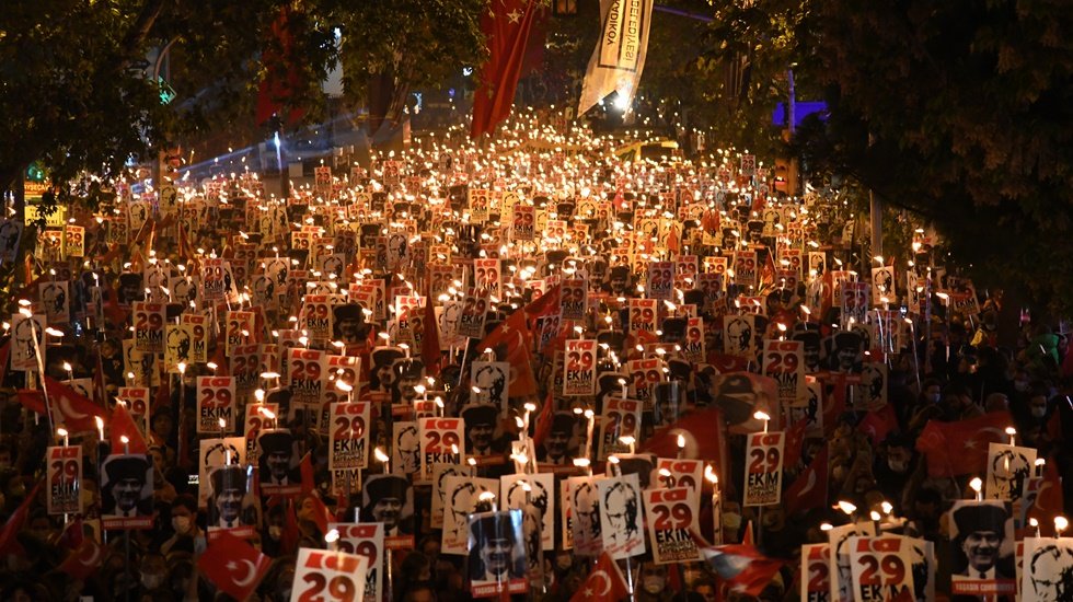 Kadıköy’de Kadıköylülerde 29 Ekim Cumhuriyet Bayramı kutlamalarına hazır