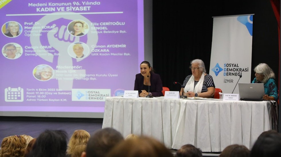 Kadınlar bu sefer de İzmir&rsquo;den Seslendi: &Ouml;zg&uuml;rl&uuml;klerimizden vazge&ccedil;miyoruz