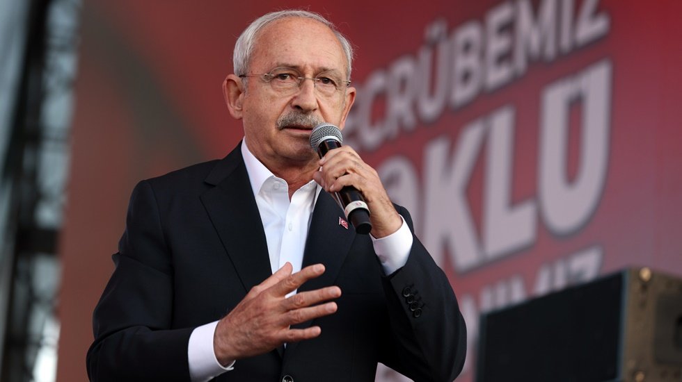 Kılı&ccedil;daroğlu: &ldquo;Kabadayılık, 5-10 taraftarın &ouml;n&uuml;nde bağırmakla olmaz. &Ccedil;ık karşıma&rdquo;