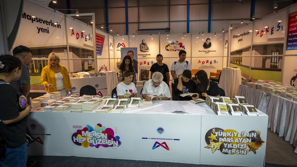 Mersin B&uuml;y&uuml;kşehir Belediyesi, yazarları okuyucularla buluşturdu