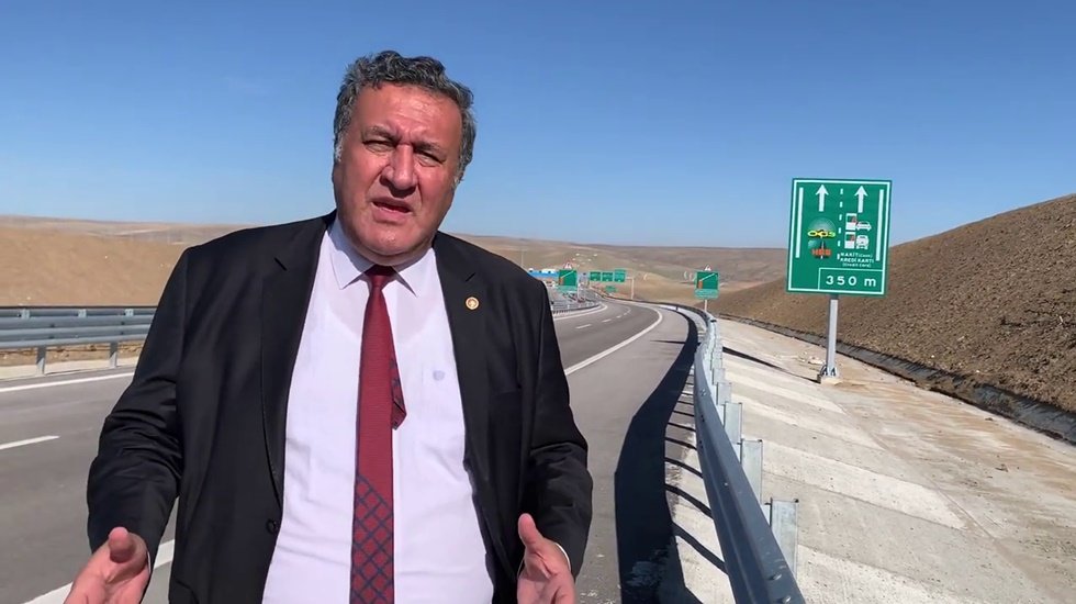 Niğde-Ankara otoyoluna vaat edilen ara&ccedil; garantisi de tutmadı. Bakan zararın miktarını a&ccedil;ıklayamadı&nbsp;