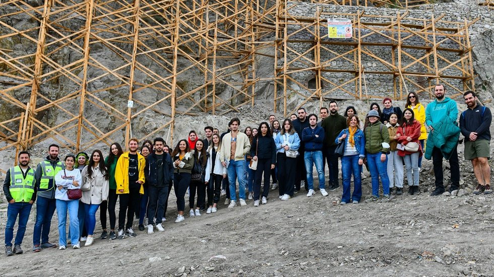 Roma Tiyatrosu kapılarını &ouml;ğrencilere a&ccedil;tı