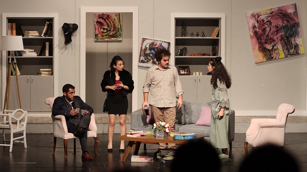 Şehir tiyatrosu &ouml;d&uuml;lleri topluyor