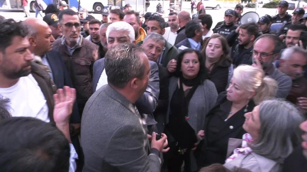 TBMM &ouml;n&uuml;nde Sayıştay kararını protesto etmek isteyen T&uuml;m Bel-Senlilere polis m&uuml;dahalesi