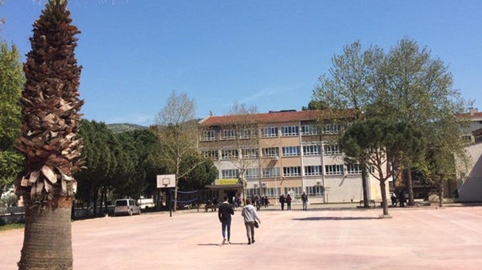 &Uuml;&ccedil; okulu yapamayan bakana &uuml;lkenin eğitimi teslim edilebilir mi?