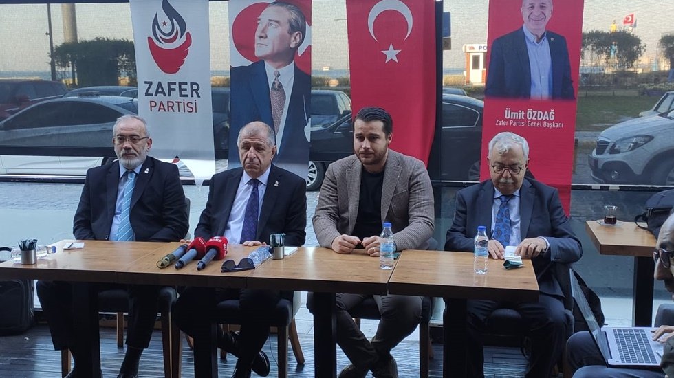&Uuml;mit &Ouml;zdağ: &lsquo;&rsquo;Kılı&ccedil;daroğlu aday olursa kendi adayımızı &ccedil;ıkaracağız"
