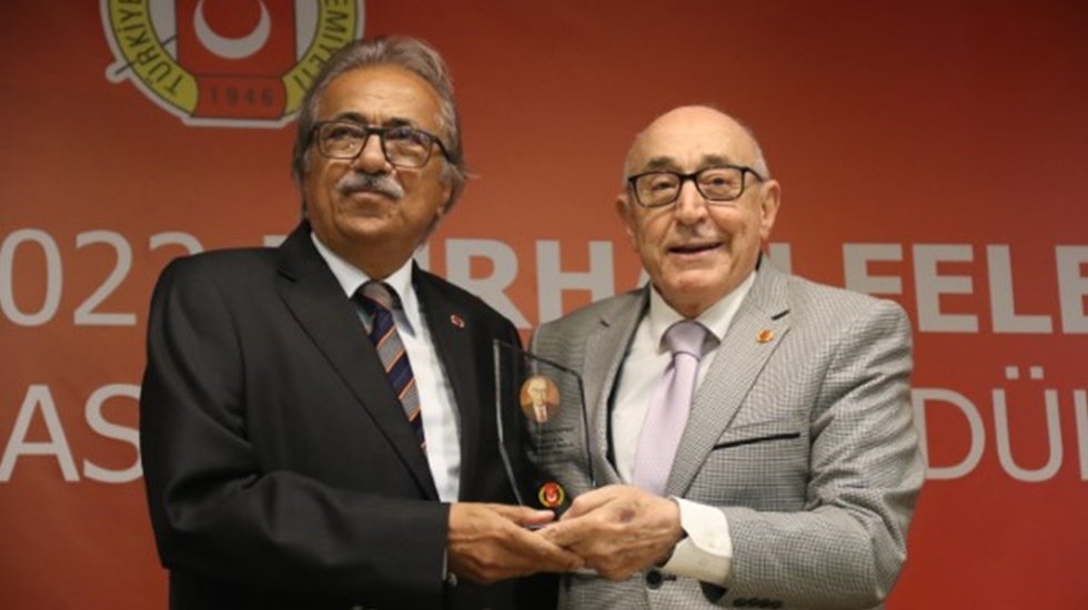 2022 'Burhan Felek Basın Hizmet &Ouml;d&uuml;lleri' sahiplerini buldu