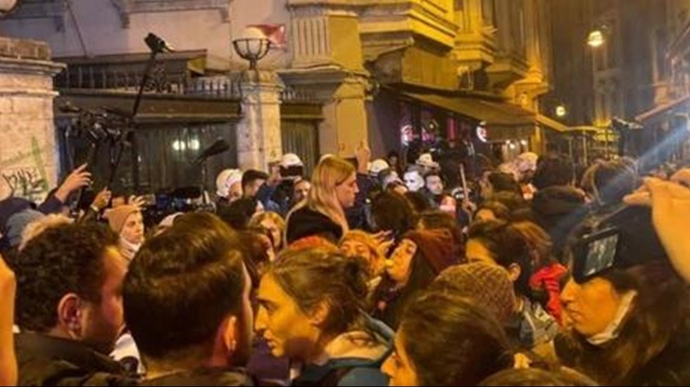 25 Kasım y&uuml;r&uuml;y&uuml;ş&uuml;ne polisten sert m&uuml;dahale