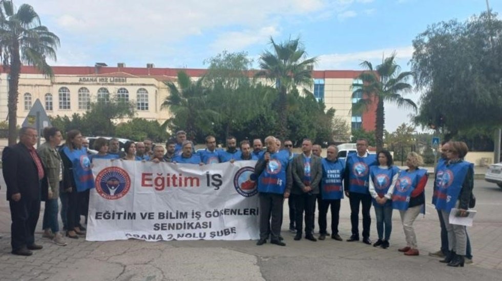 Adana Eğitim-İş &uuml;yelerinin g&ouml;revden uzaklaştırılmasına tepki