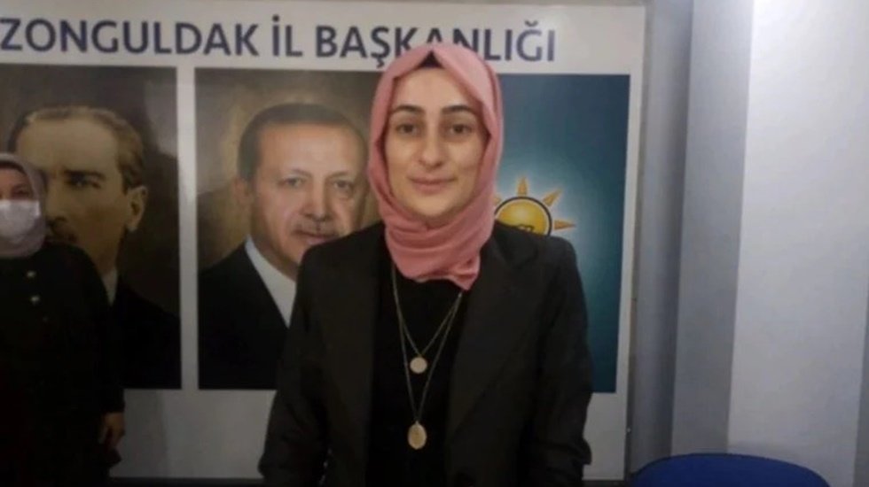 AKP'de 'ayrılık' depremi: İl Kadın Kolları Başkanı istifa etti