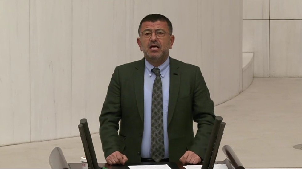 "Alevilerin katli vaciptir" diyen Ebussuud'u yere g&ouml;ğe sığdıramayanlar bu kanunu nasıl yapacak?