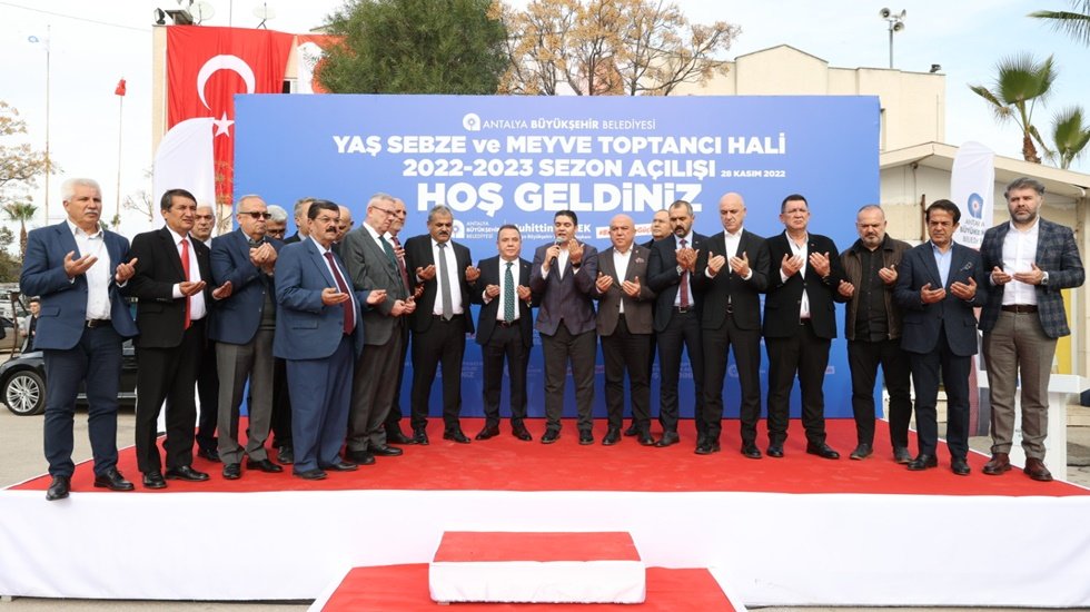Antalya Hali'nde yeni sezonu dualarla a&ccedil;ıldı