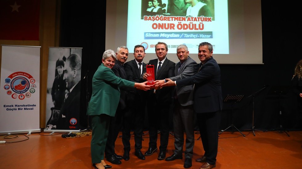 Baş&ouml;ğretmen Atat&uuml;rk Onur &Ouml;d&uuml;l&uuml; Sinan Meydan&rsquo;ın
