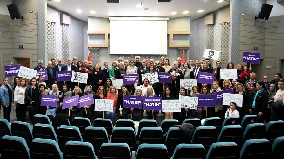 Bornova&rsquo;dan &ldquo;Kadına Şiddete Hayır&rdquo;