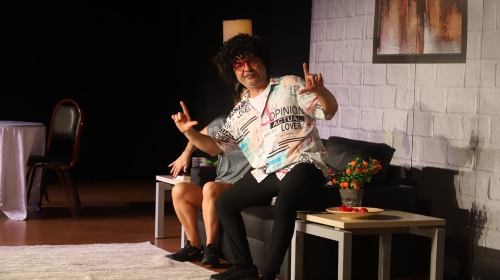 &lsquo;G&uuml;ld&uuml;ren Cabize&rsquo; izleyenleri kahkahaya boğdu