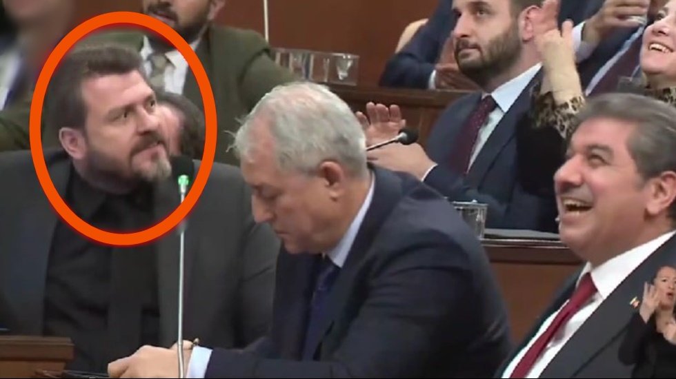İBB Meclisi'nde AKP'li üyeden CHP'li başkana küfür...