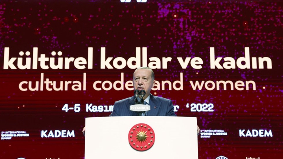 İstanbul S&ouml;zleşmesi'ni fesheden Erdoğan: "Kadına karşı şiddet cezalarını artırdık"