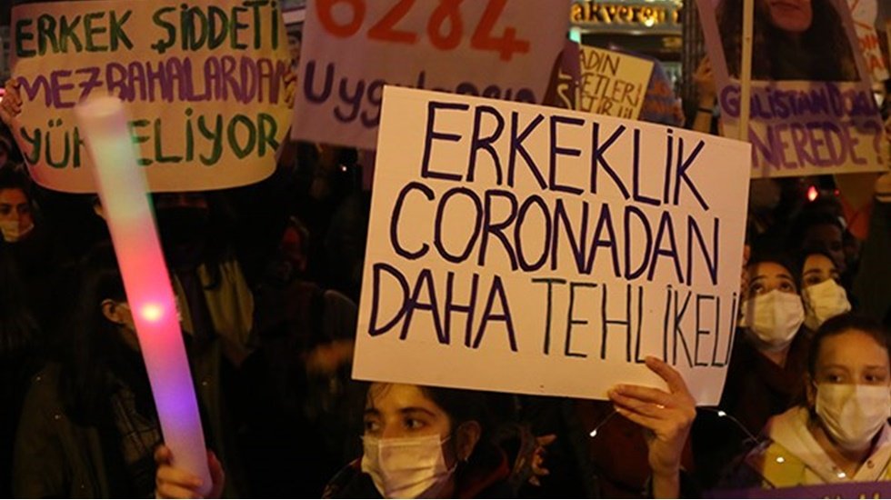 Kadın eylemindeki yaşanan şiddet konuşulurken AKP sıraları gerildi! &nbsp;