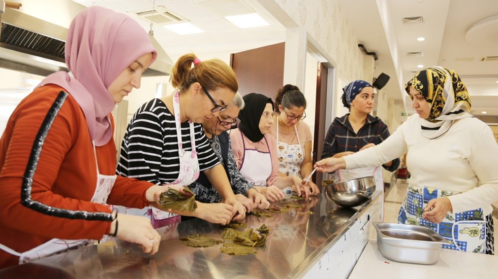 Küçükçekmeceli Kadınlar üreterek aile ekonomisine katkı sağlıyor