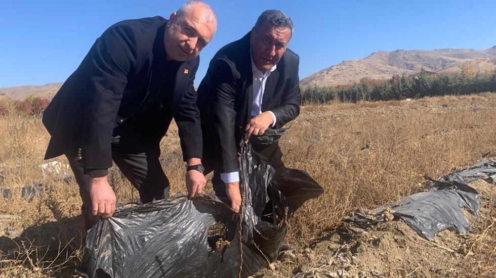 Plastik atıklar tarlaları &uuml;retim yapılamaz hale getirebilir