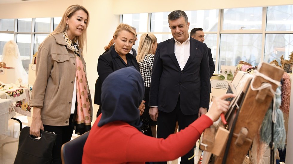 Sabancı’dan ‘Üreten Kadınlar’ sergisine ziyaret
