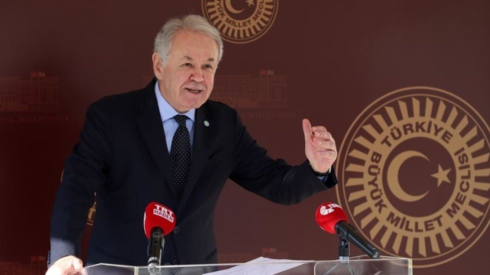 Sezgin: "Tank-palet fabrikası satılmasaydı bug&uuml;n d&uuml;nyaya tank satıyorduk"