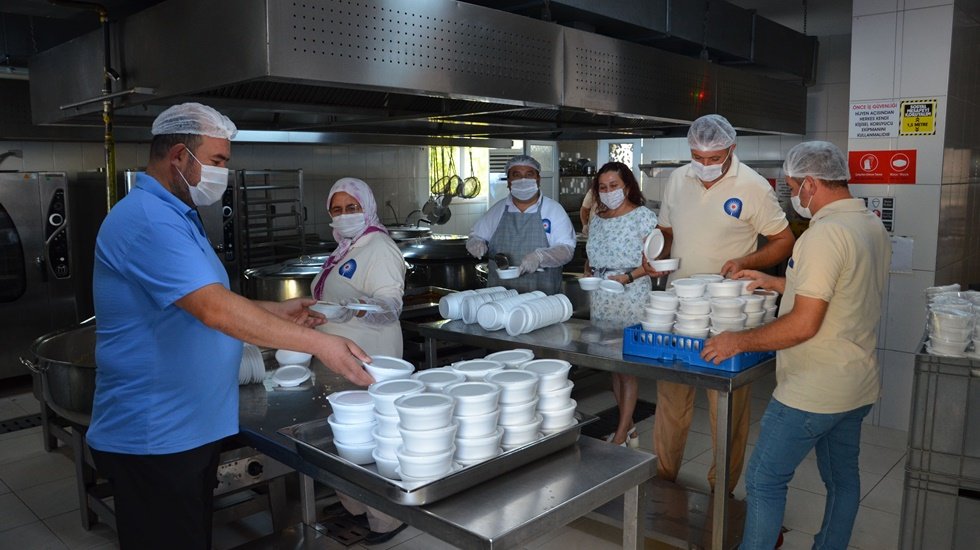 Alanya Aşevi ihtiya&ccedil; sahiplerine 145 bin kişilik sıcak yemek ulaştırdı
