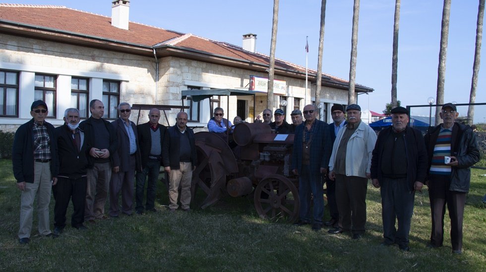 B&uuml;y&uuml;kşehir yaşlı yurttaşları Gazi &Ccedil;iftliği&rsquo;nde ağırladı