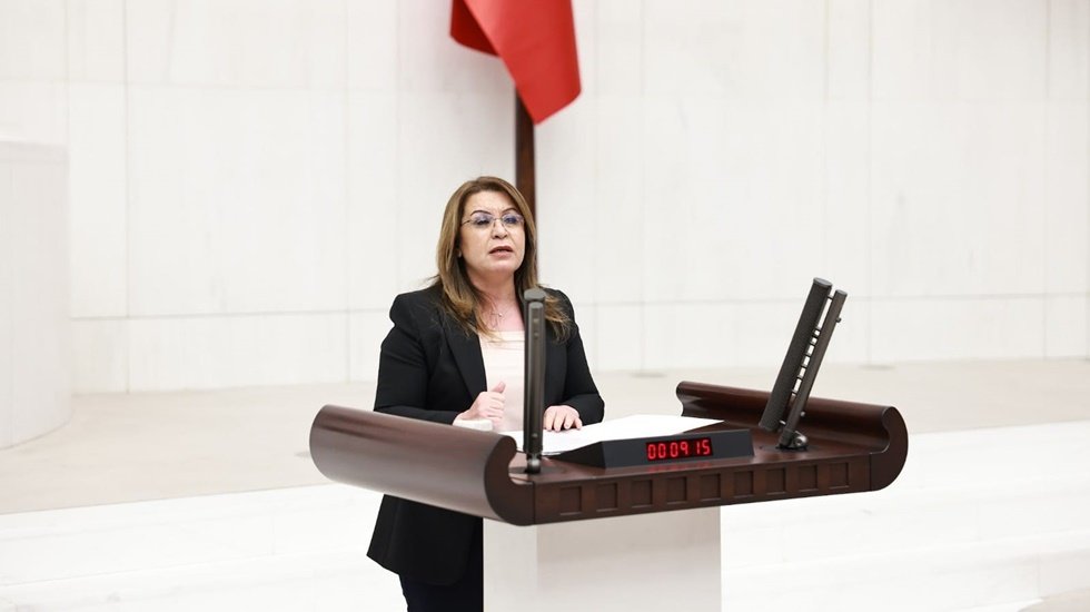 CHP'li Karaca: "&Ccedil;ocuklara bir &ouml;ğ&uuml;n beslenme vermeyen AKP iktidarı beşli &ccedil;eteye avantaj sağlamayı se&ccedil;iyor"