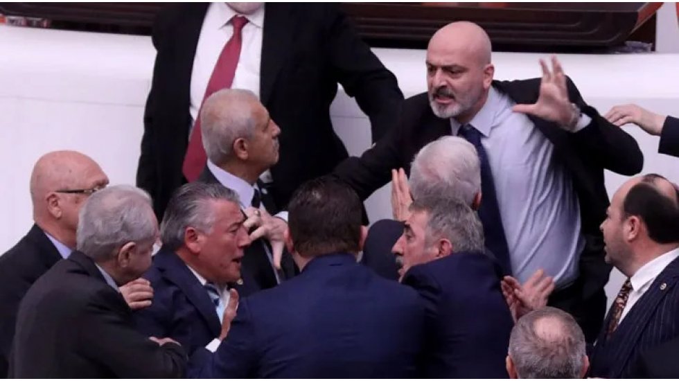 İYİ Partili H&uuml;seyin &Ouml;rs'&uuml; yaralayan AKP'li Zafer Işık'a ceza