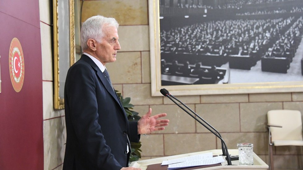 İYİ Partili Kabukcuoğlu:  "AKP depremi bahane ederek t&uuml;m &uuml;lkede gen&ccedil;leri cahil bırakmaya &ccedil;alışıyor&rdquo;
