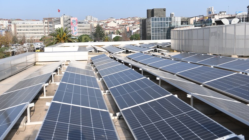 Kadıköy belediyesi güneş panelleriyle 1 yılda 920 bin TL tasarruf sağladı