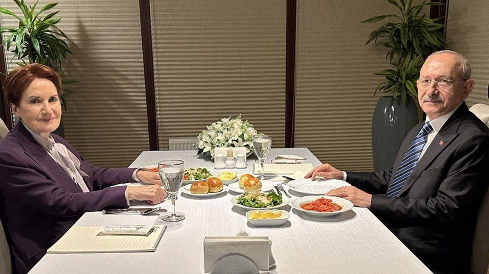 CHP ve İYİ Parti heyeti, &ccedil;amur sı&ccedil;ratan siyasetin &ccedil;irkin y&uuml;z&uuml;ne tepki i&ccedil;in Tuzla Belediyesi&rsquo;ne gidiyor