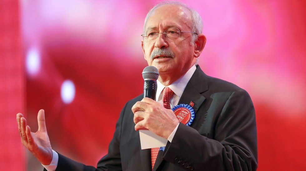 Kılı&ccedil;daroğlu&rsquo;na havalimanında Gaziantepli yurttaşlardan coşkulu karşılama