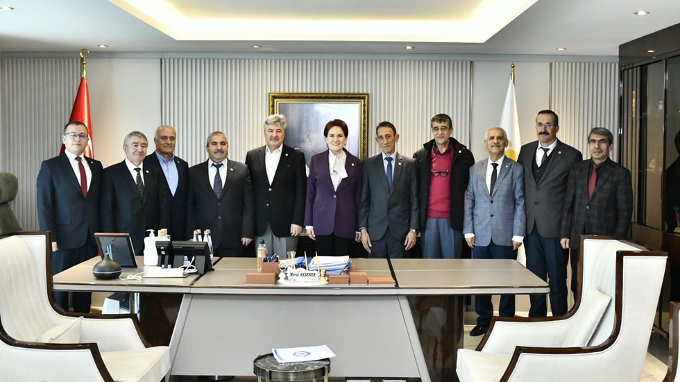 MHP eski İl Başkanı ve 4 BBP&rsquo;li belediye meclis &uuml;yesi İYİ Parti'ye ge&ccedil;ti