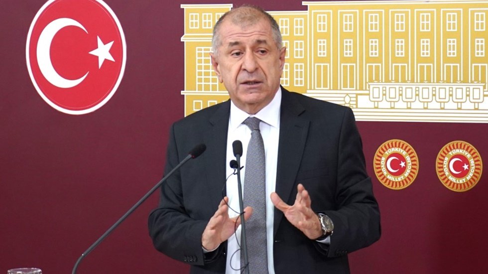 DEVA Partisi'nden &Uuml;mit &Ouml;zdağ'a sert tepki: 'Ger&ccedil;ekten bu kadar aptal olamazsınız ya da &ouml;ylesiniz'