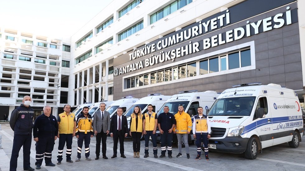 Antalya B&uuml;y&uuml;kşehir Belediyesi ambulans ara&ccedil; filosunu b&uuml;y&uuml;t&uuml;yor
