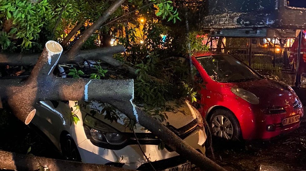 Antalya&rsquo;da fırtına seferberliği