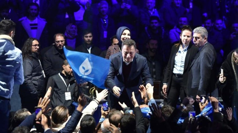 Babacan'dan AKP'li g&uuml;nlerine &ouml;vg&uuml;: "O başarının bir par&ccedil;ası olmak, benim i&ccedil;in bir onur..."