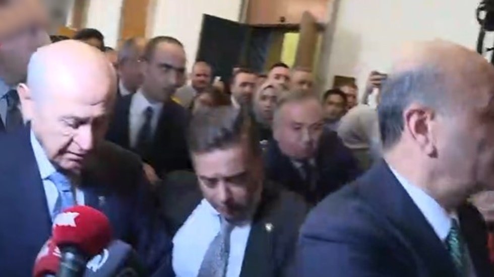 Bah&ccedil;eli'den kadın gazetecinin Sinan Ateş sorusuna: Hadi işine bak