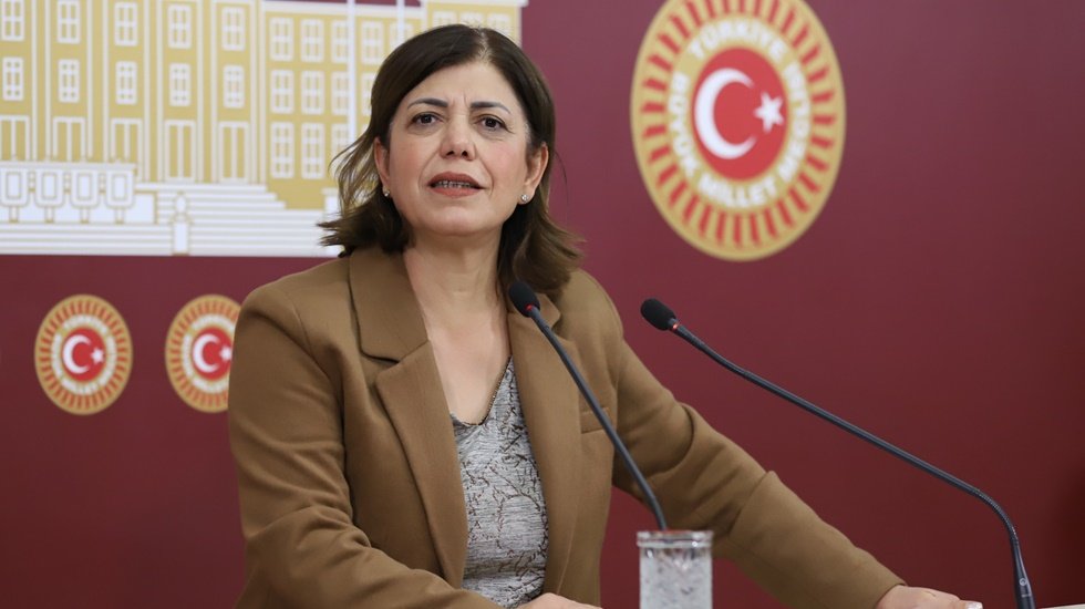 Beştaş: Baş&ouml;rt&uuml;s&uuml; meselesini bir se&ccedil;im kampanyasına d&ouml;n&uuml;şt&uuml;rd&uuml;ler