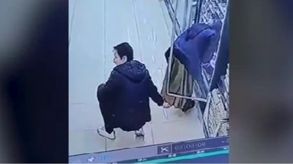 BİM'de kadınların gizli g&ouml;r&uuml;nt&uuml;lerini &ccedil;eken kişi Komiser &ccedil;ıktı!