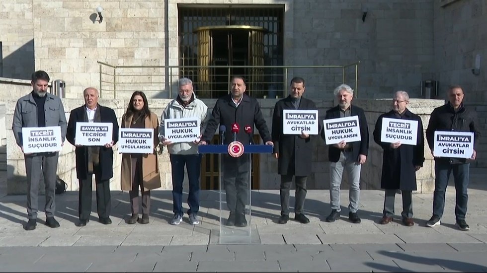 Bug&uuml;n &lsquo;evime ekmek g&ouml;t&uuml;remiyorum&rsquo; diyenlerin ter&ouml;rist ilan edildiği bir ortamı yaşıyoruz