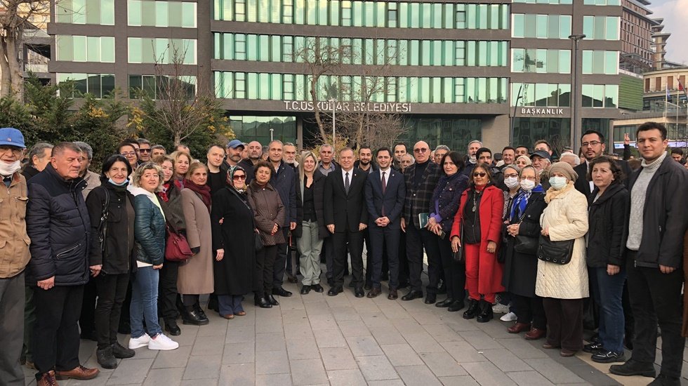 CHP &Uuml;sk&uuml;dar İl&ccedil;e &ouml;rg&uuml;t&uuml;, AKP&rsquo;li &Uuml;sk&uuml;dar Belediyesini protesto etti&hellip;