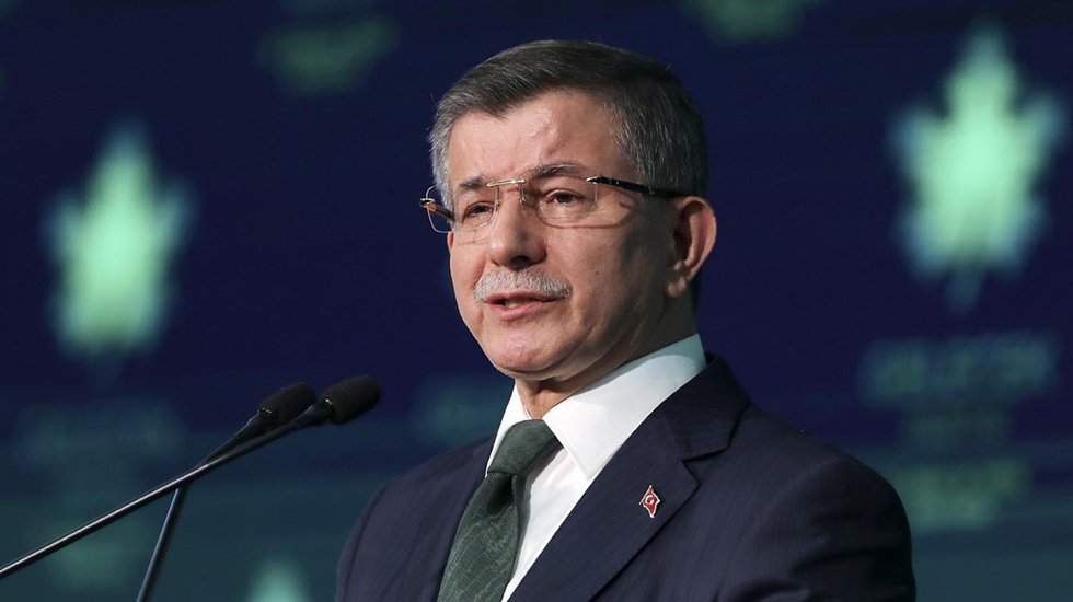 Davutoğlu: "Eski Bakan gidiyor pazarlık ettiği konsorsiyumun y&ouml;netimine giriyor. Olacak şey değil"
