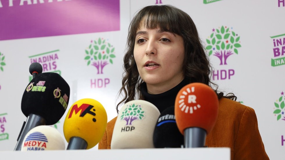 Dersim Dağ; Gen&ccedil;ler g&uuml;mb&uuml;r g&uuml;mb&uuml;r sizi saraylarınızdan etmeye geliyor