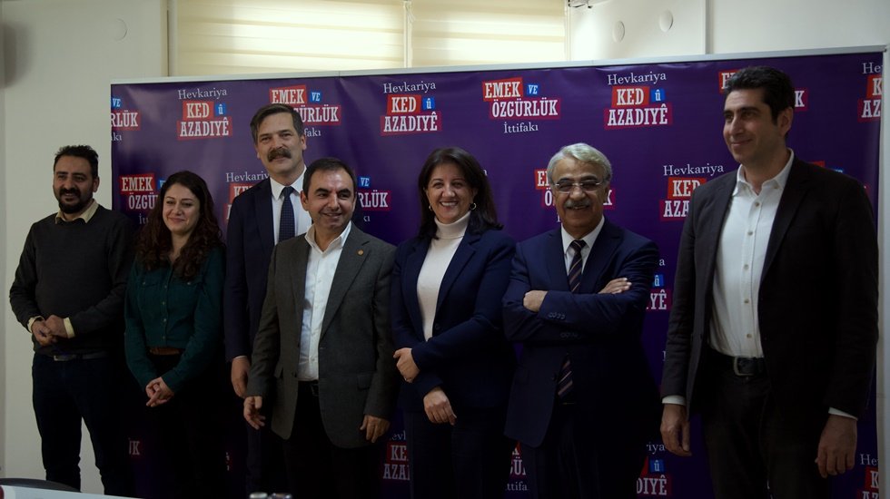 Hi&ccedil; kimsenin Meclis &ccedil;oğunluğunu ele ge&ccedil;irememesi halinde, Emek ve &Ouml;zg&uuml;rl&uuml;k İttifakı Meclis&rsquo;e damga vuracak...