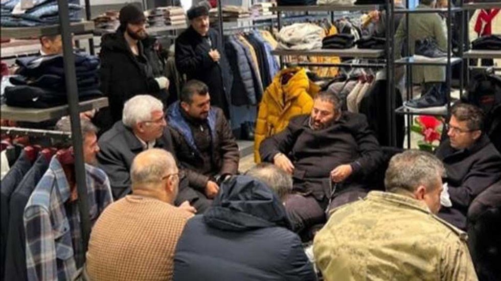 Erkam Yıldırım'ın fotoğrafına yorum: "Nazi Almanyası ve faşist İtalya &ouml;rneğini bug&uuml;ne taşıdınız"