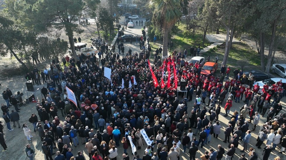 İzmirliler yıkılan Buca Cezaevi&rsquo;nin arazisi i&ccedil;in tek y&uuml;rek oldu.
