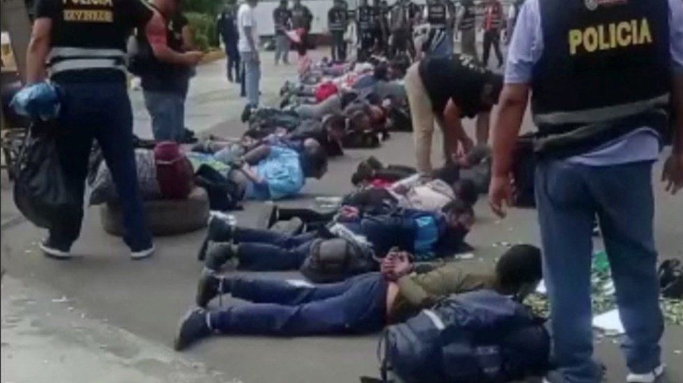 Peru'da hükümet karşıtı eylemlere polis şiddeti